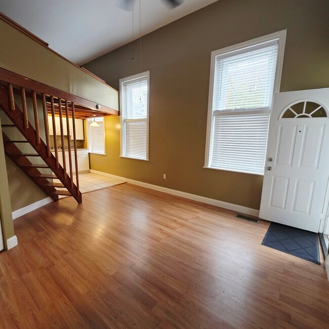 Foto del edificio - 322 W George St