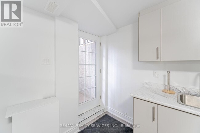 Building Photo - 26 Vodden St W