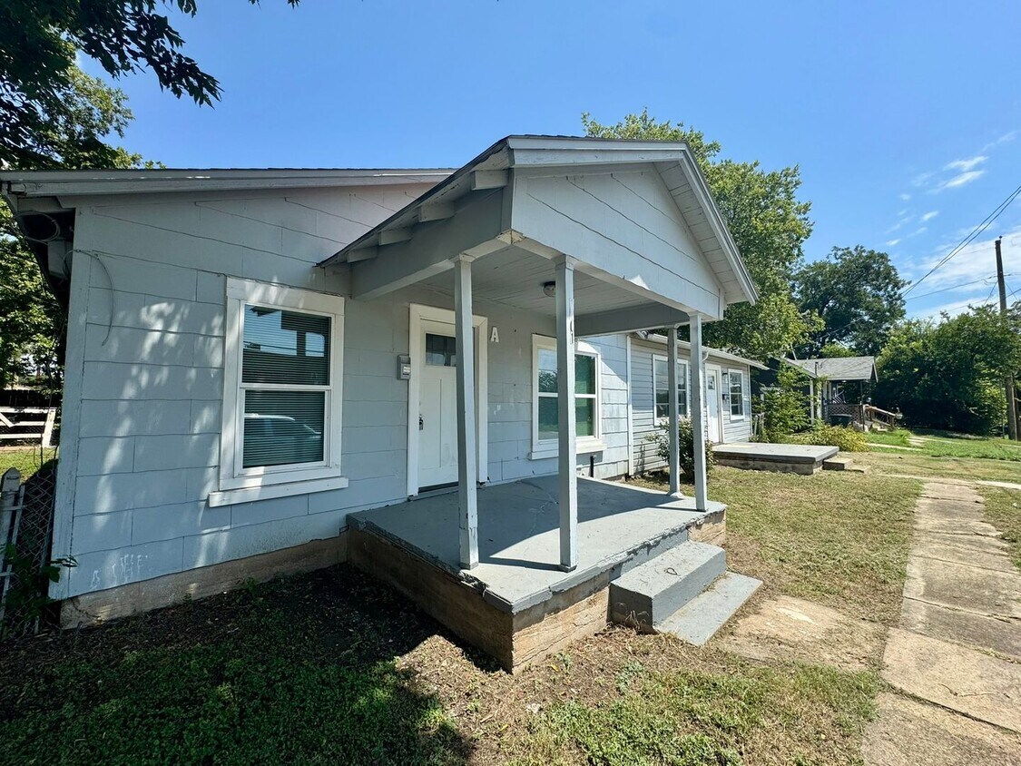 Primary Photo - 1101 Hall
