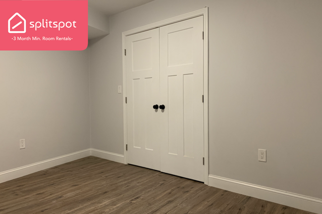 Building Photo - Private room in 3 bedroom Boston Apartment...