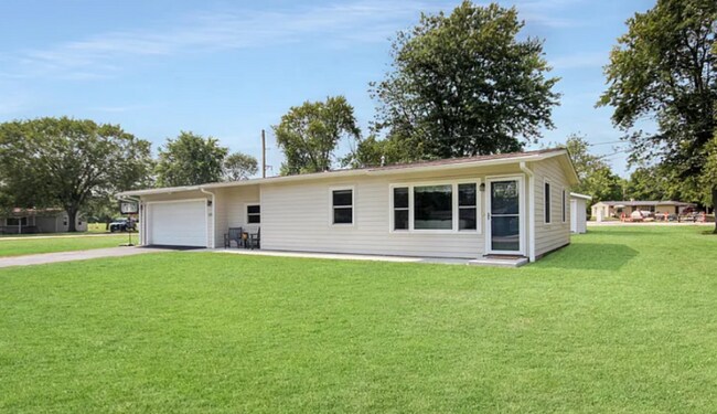 Building Photo - 12722 Short St