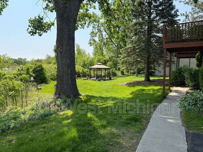 Foto del edificio - 5864 Shaw St