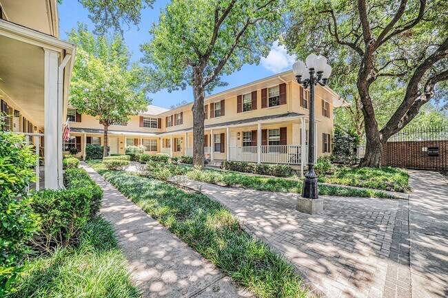 Foto del edificio - Charming, turnkey apartment near Oak Lawn ...