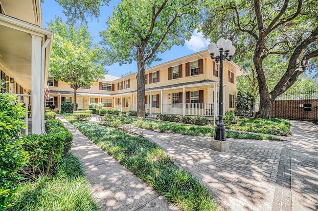 Photo - Charming, turnkey apartment near Oak Lawn ...