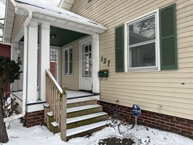 Foto del edificio - BEAUTIFUL SINGLE FAMILY MOVE-IN READY!!!