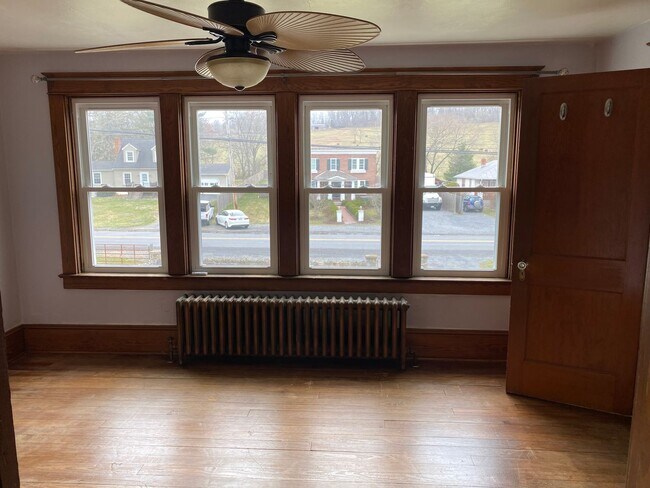 Foto del edificio - 308 Gainesboro Rd