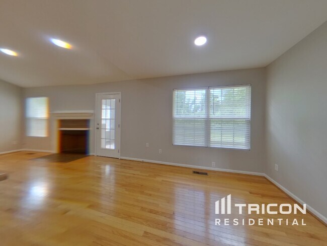 Building Photo - 211 Boxwood Ln