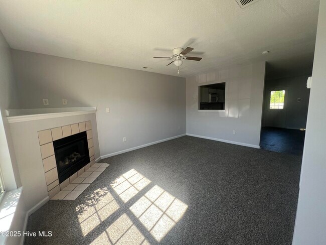 Foto del edificio - 411 Timberlake Trail