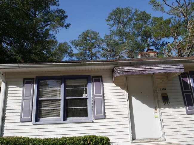 Building Photo - Cute 3 bedroom and 1 bathroom!