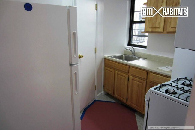 Building Photo - 164 Mott St