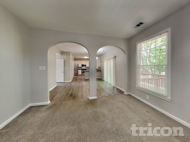Building Photo - 1013 Chatsworth Ln