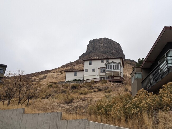 Building Photo - 1718 Belvedere Dr