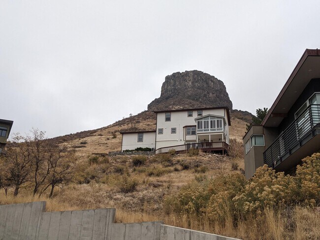 Foto del edificio - 1718 Belvedere Dr