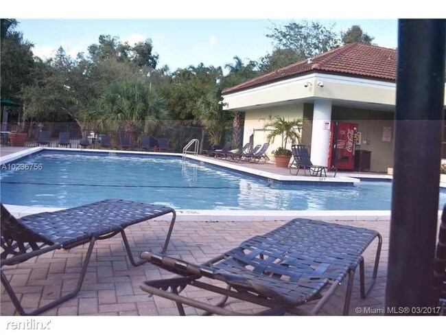 Foto del edificio - 2445 SW 18th Ter