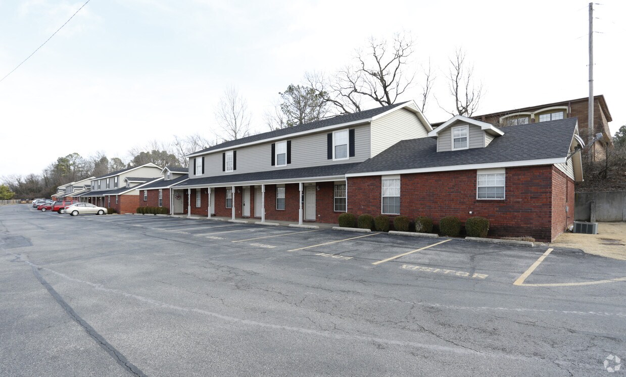 Primary Photo - 1206-1262 N Iron Horse Dr
