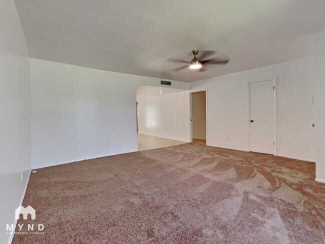 Foto del edificio - 5823 N 81st St