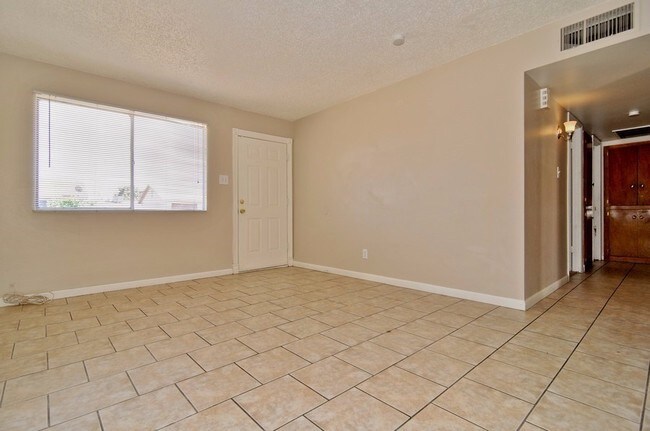 Building Photo - 6154 W Hollyhock Dr