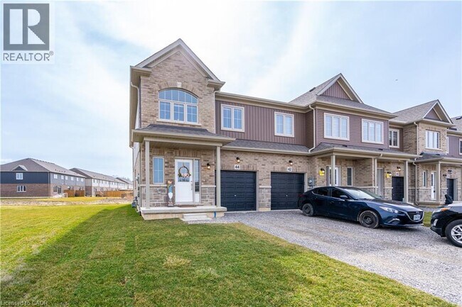 Building Photo - 44 Zoe Ln