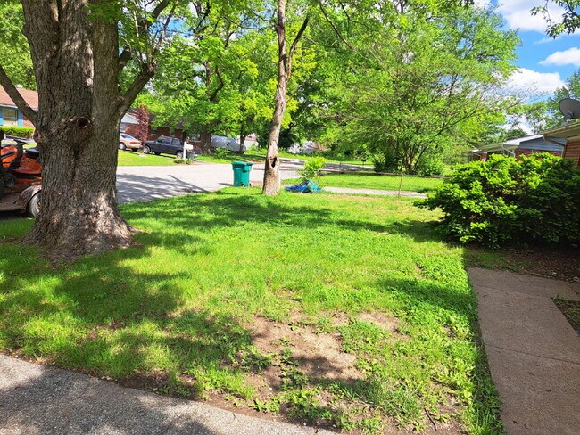 Building Photo - "3-Bedroom Oasis in Cahokia Heights – Cozy...