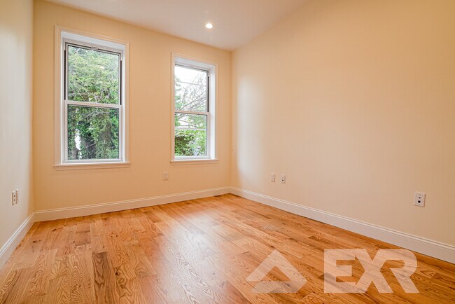 Foto del edificio - 1487 E 34th St