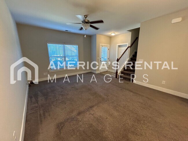 Foto del edificio - Townhome in Birmingham... Available to View Now!!!