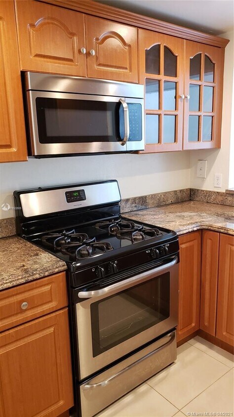 Foto principal - 18101 NW 68th Ave