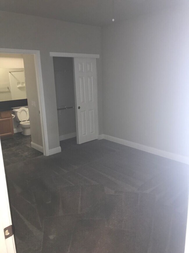 Foto del edificio - Downstairs 2BR/2BA Condo available now! POOL/SPA | WSG Paid by Owner!
