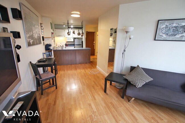 Photo du bâtiment - Anchor Point Apartment For Rent 505-1330 B...