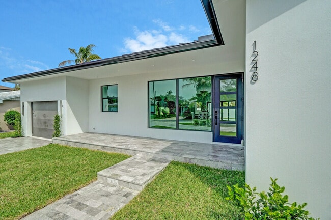 Foto del edificio - 1248 N Harbor Dr