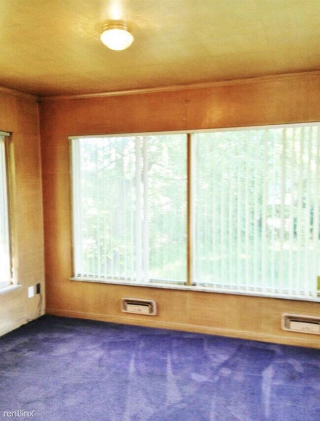 Building Photo - 3 br, 1.5 bath House - 24000 Berkley St