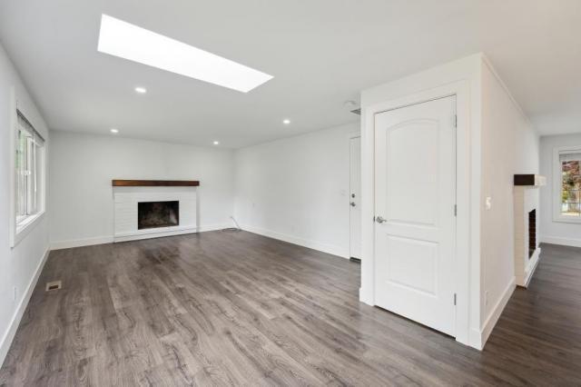 Building Photo - 4 bedroom in Bellevue WA 98008