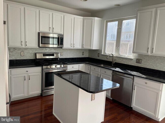 Building Photo - 6330 James Harris Way