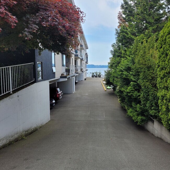 Building Photo - Charming 1 Bedroom Condo in Boutique Building