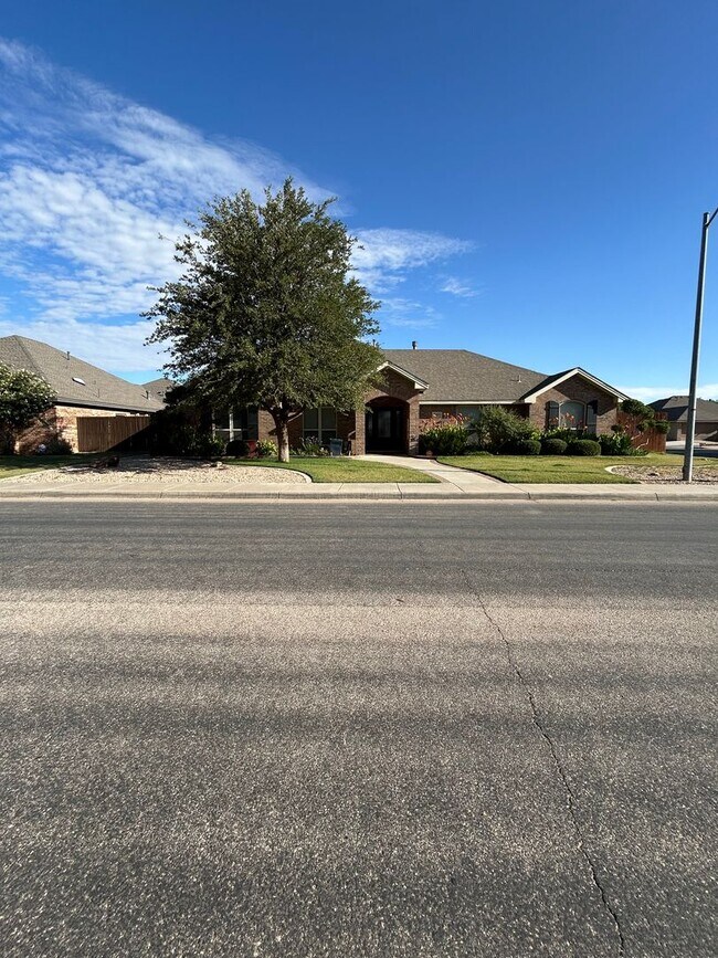 Building Photo - Beautiful Home in Northwest Midland-Los Patios Subdivision
