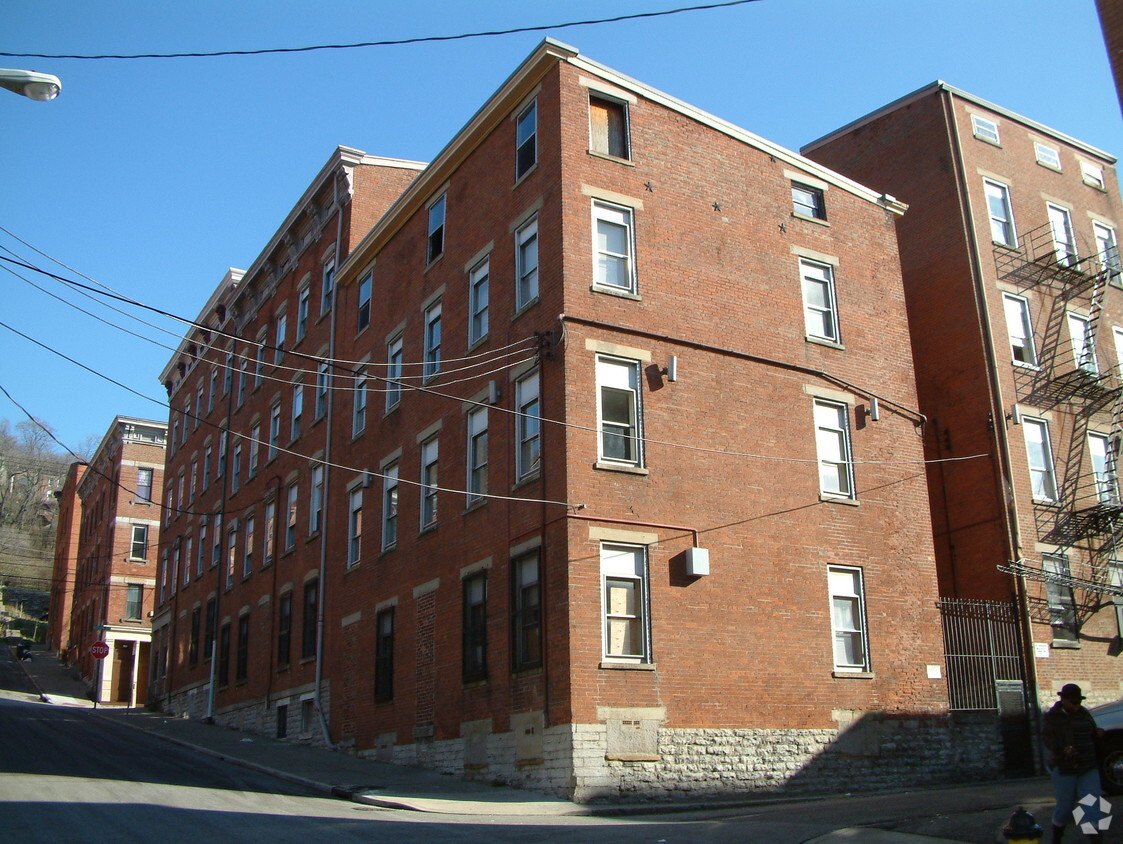 Building Photo - 103 E Clifton Ave