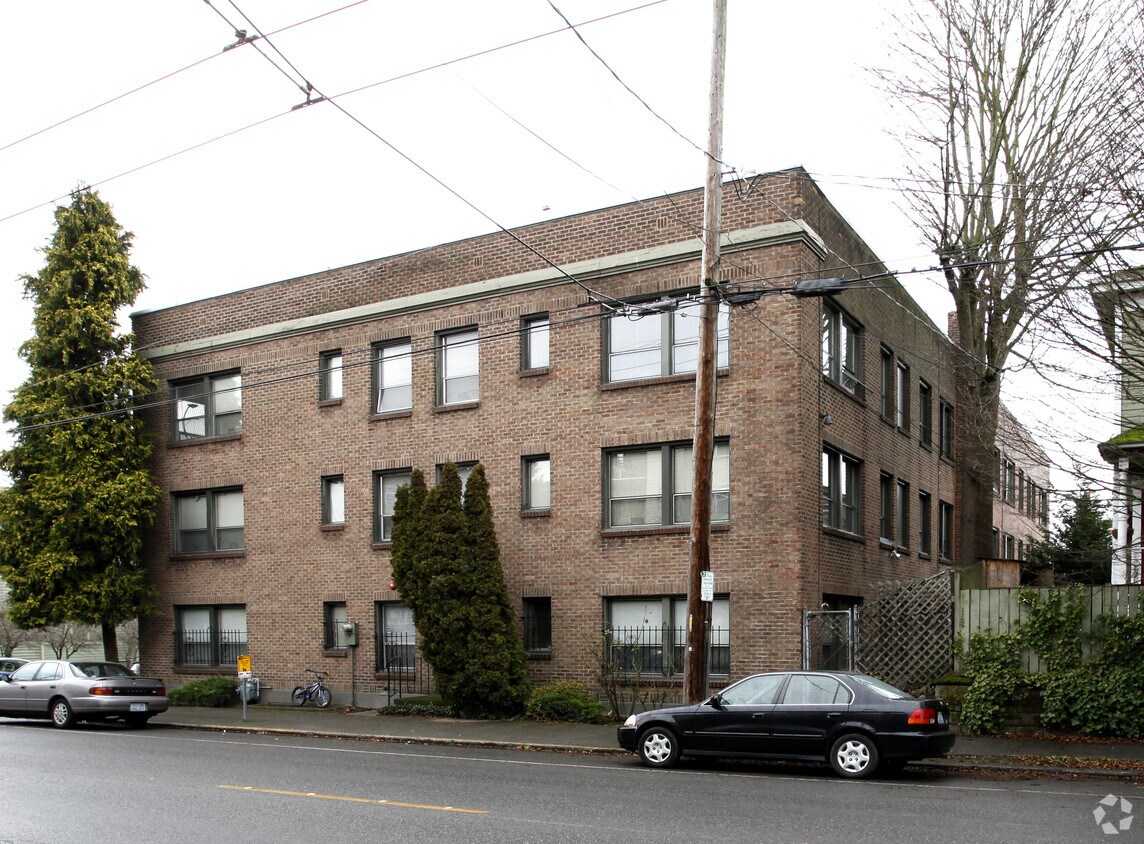 Foto del edificio - Penn Hall Apartments
