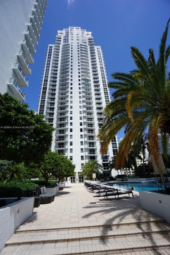 Primary Photo - 1060 Brickell Ave
