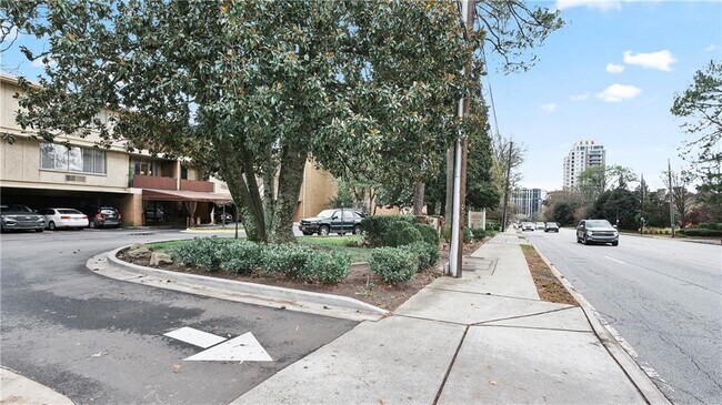 Foto del edificio - 2637 Peachtree Rd NE