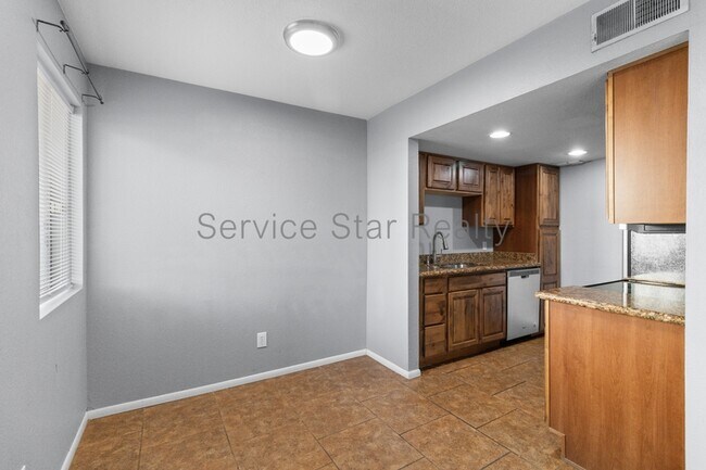 Building Photo - 2938 N 61st Pl