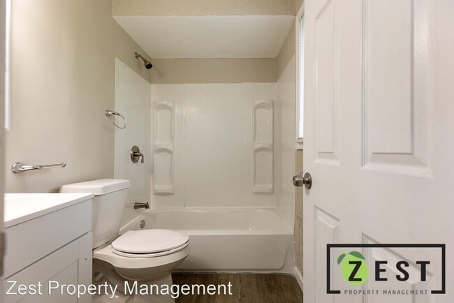 Building Photo - 1 br, 1 bath Apartment - 564 - 566 Marquet...