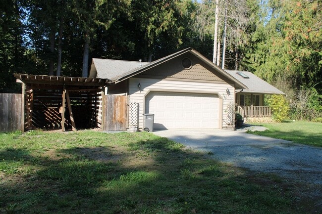 Building Photo - 3 Bedroom, 2 Bathroom House