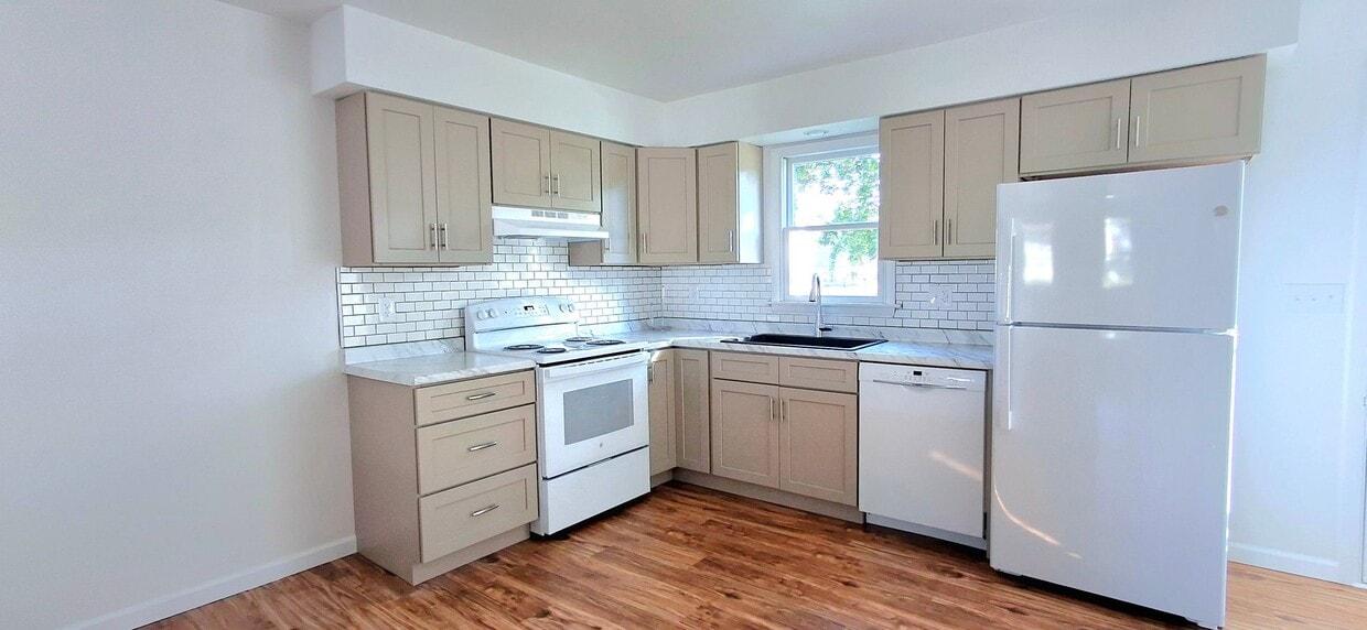 Primary Photo - 2 Bedroom 1 Bathroom in Elizabethtown!