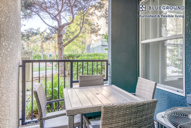 Foto del edificio - 1249 Lakeside Dr