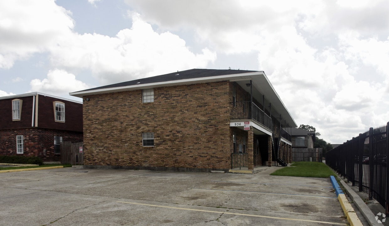 Primary Photo - Donmoor Ave Apartments
