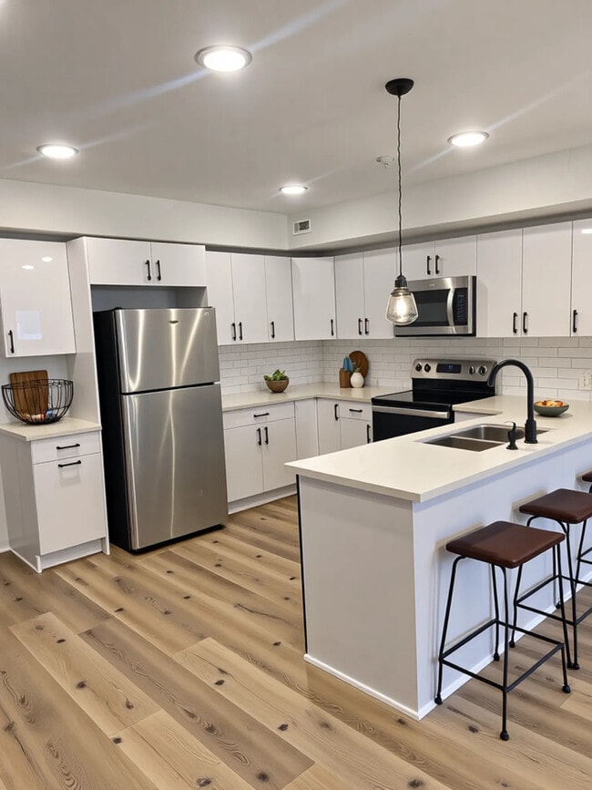 Photo - 2416 Clifford St Apartment