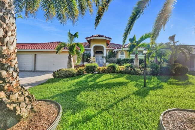 Building Photo - 4 bedrooms 3.5 bathrooms , 3 car garage