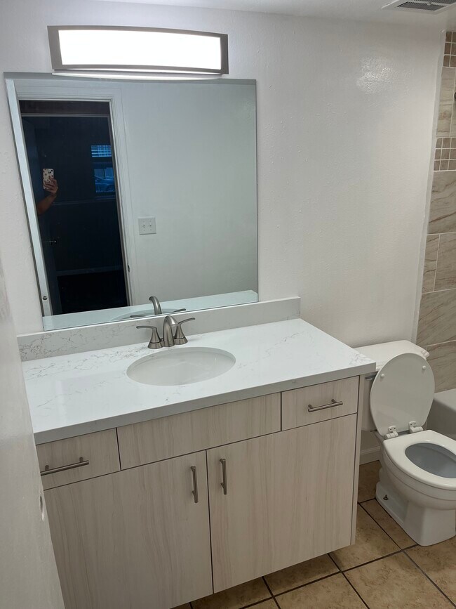 Foto del edificio - 435 E Creekside Cir