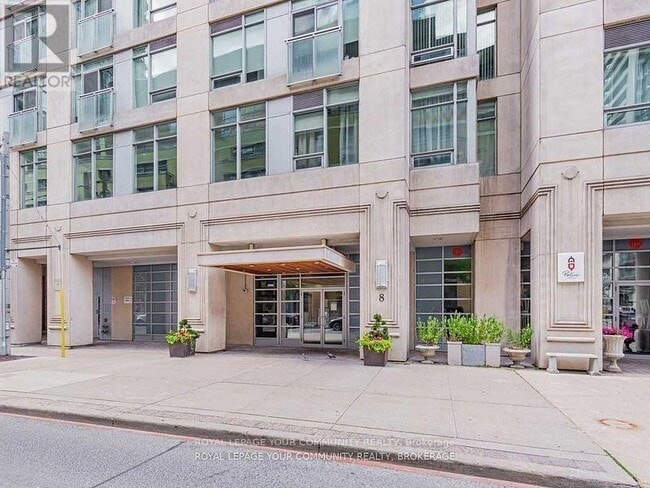 Photo du bâtiment - 8 Scollard St