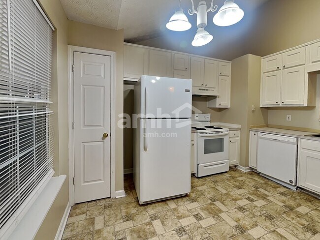 Foto del edificio - 2717 Oak Meadow Ln