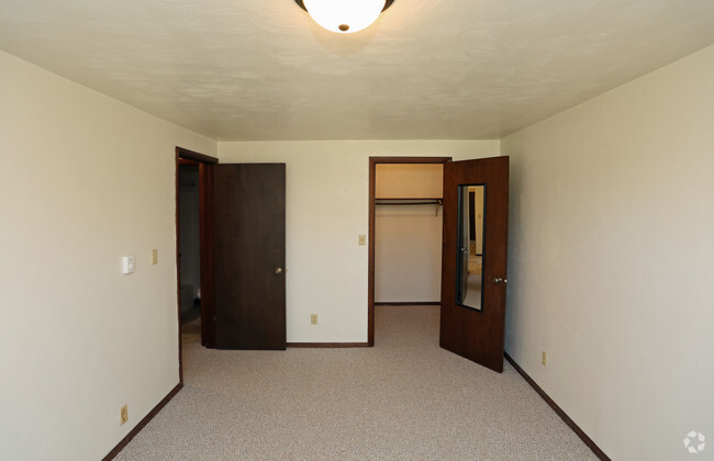 First bedroom - 1901 Eastman Ave